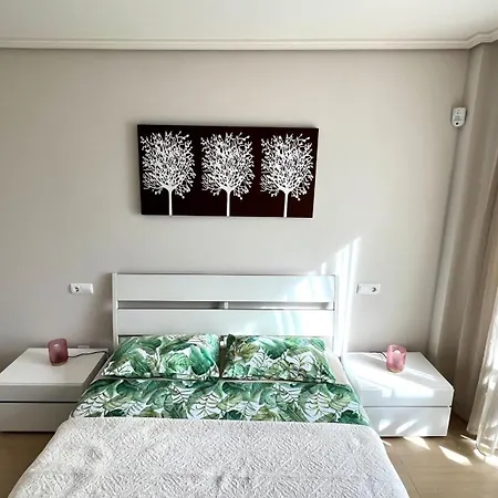 Ocean View Two Bedroom דירה