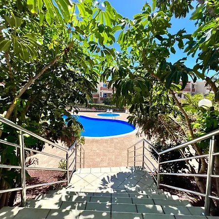 Ocean View Two Bedroom דירה